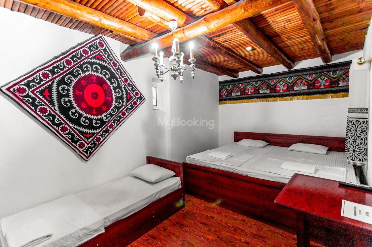 Okhun Madrasah15Th-16Th Century Hotell Buchara Exteriör bild