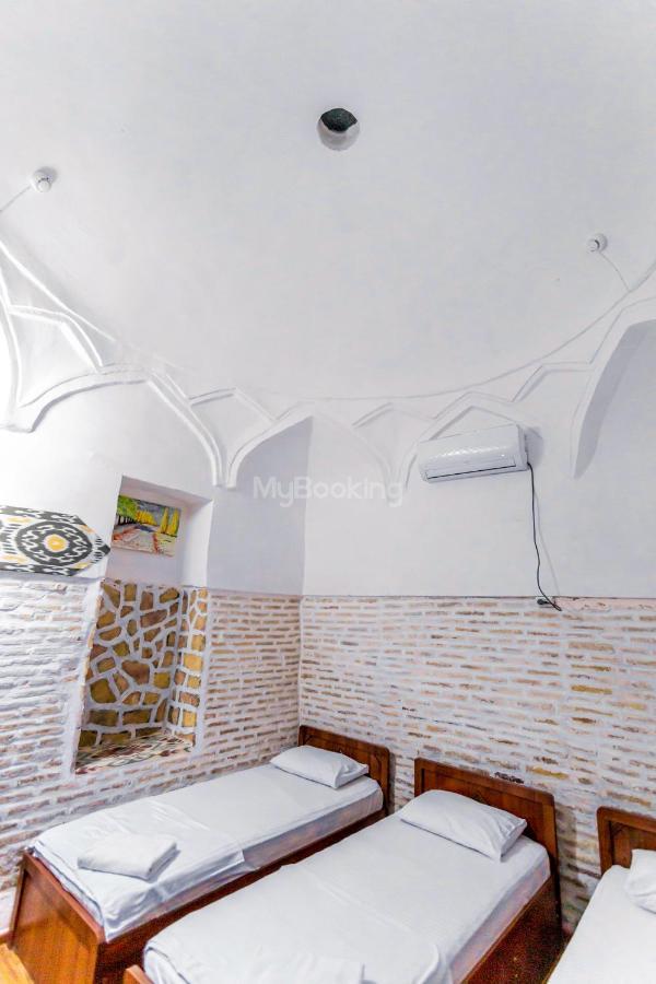 Okhun Madrasah15Th-16Th Century Hotell Buchara Exteriör bild