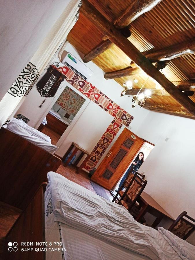 Okhun Madrasah15Th-16Th Century Hotell Buchara Exteriör bild